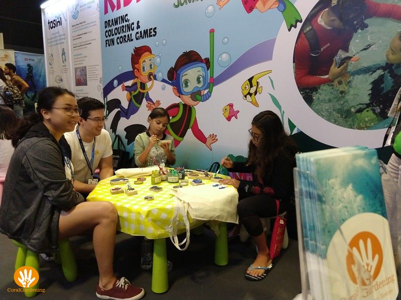 Many children enjoyed to create their own bag