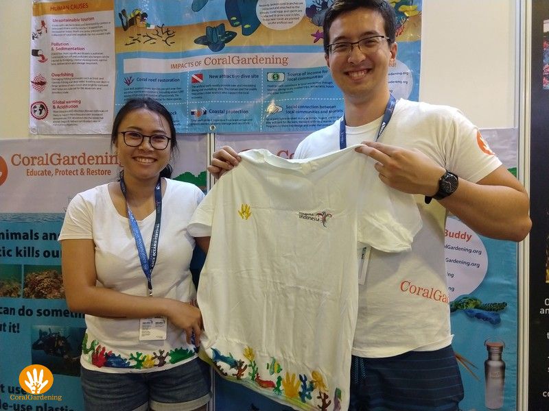 Our volunteers Mindy and Eric with their new designed T-shirts.