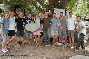 Team van Blue Immersion heeft zich ingezet om een bloem te bouwen.