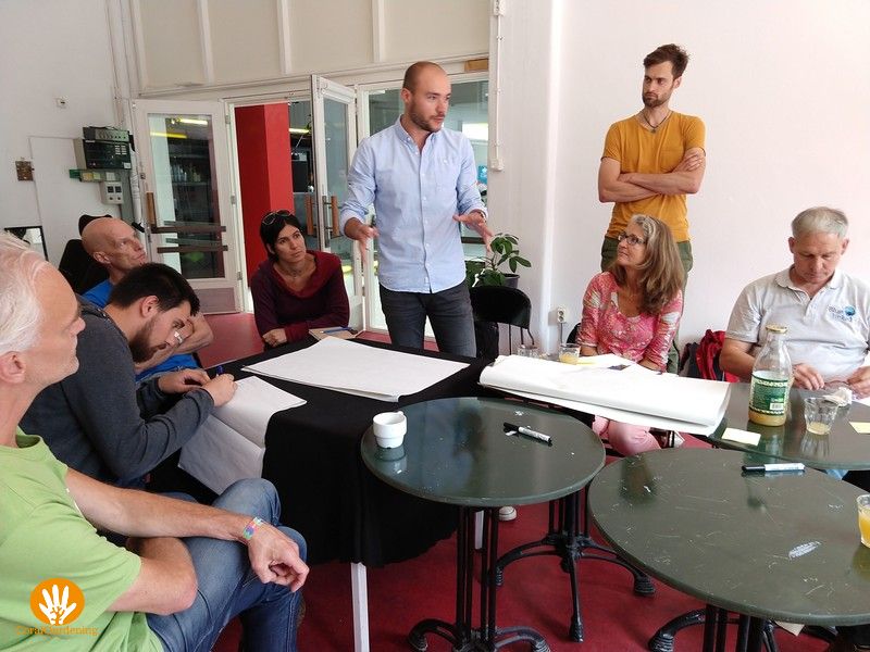 Hoe zou een mobiel koraal lab er uit moeten zien?
