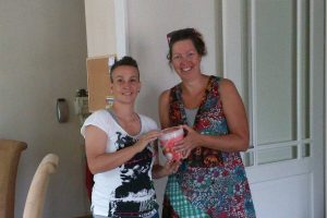 Vera received the mold made by Simone.