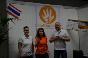 Met Inge Aarden de keramist die de tag's heeft gemaakt.