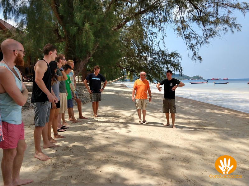 IDC oefeningen op het strand.