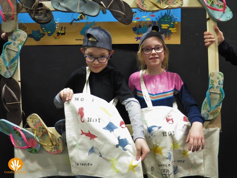 Make your own cotton bag for a plastic free ocean.