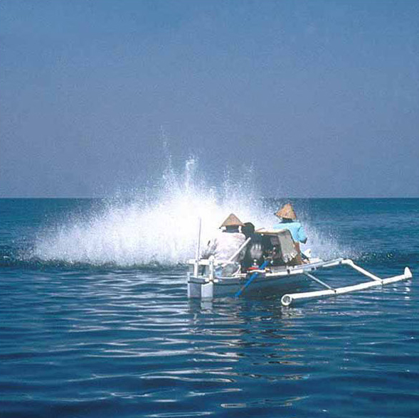 Photo Blast fishers in Indonesia (by Lida Pet-Soede)