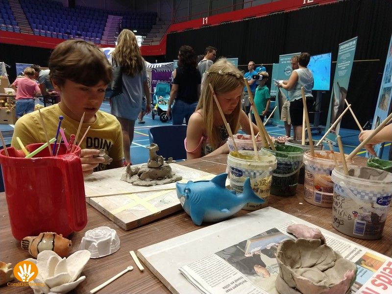 Kinderen vermaakte zich prima tijdens de workshop Koraal Tuinieren.